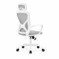 Silla de oficina ergonómica de malla gris y blanco con reposacabezas